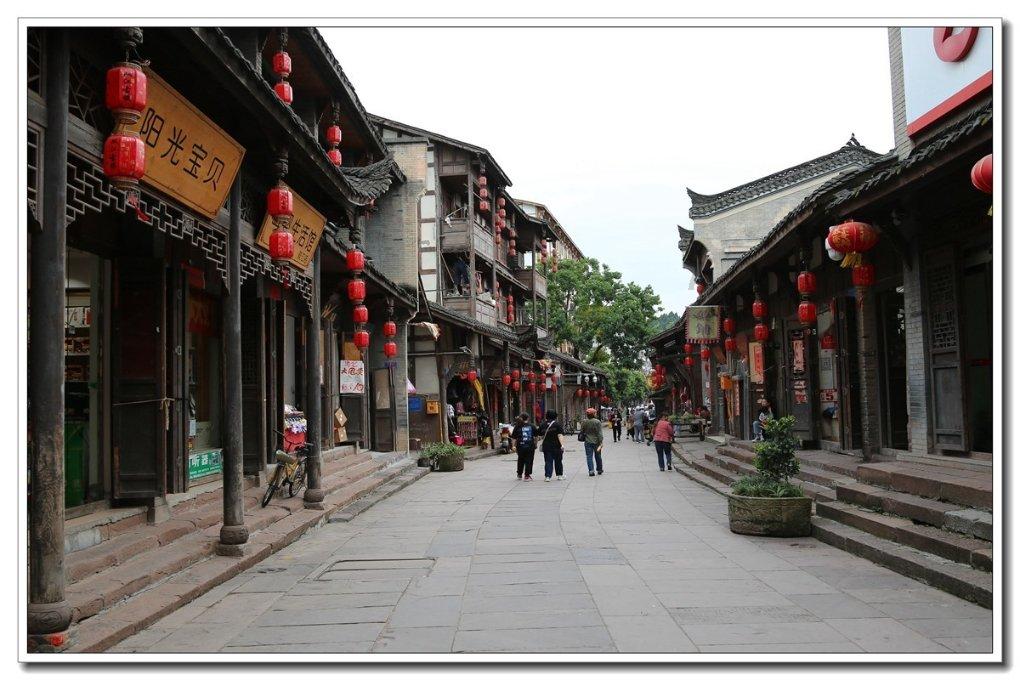 亚当玩高尔夫